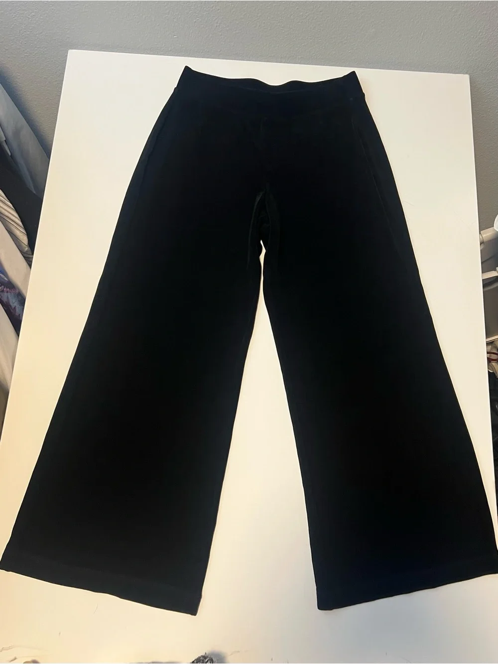 Chico's Black Cropped Wide-Leg Travelers Pants
